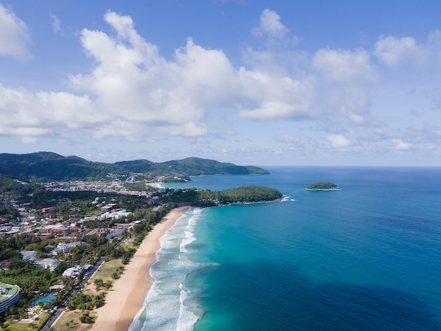 Vue panoramique aérienne paysage et paysage urbain de la plage de Patong Phuket Thaïlande.