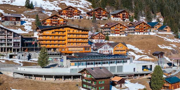 Vue panoramique aérienne de la station de ski de Verbier en Suisse