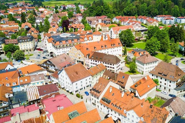 Vue panoramique aérienne de la vieille ville de Fussen. Fussen est une petite ville de Bavière, en Allemagne.