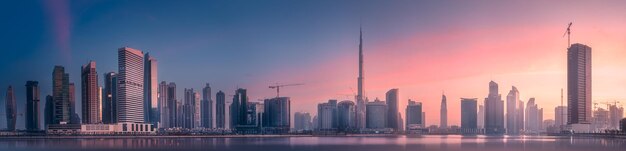 Photo vue panoramique de la baie des affaires de dubaï aux émirats arabes unis