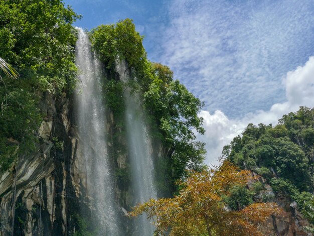 Photo vue panoramique de la cascade contre le ciel