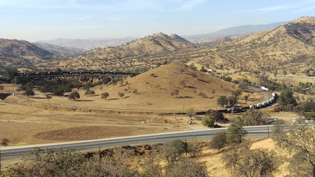 Vue panoramique de la chaîne de montagnes