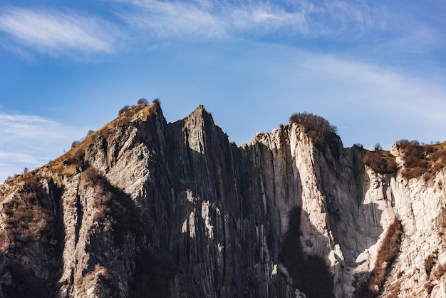 Vue panoramique sur la chaîne de montagnes