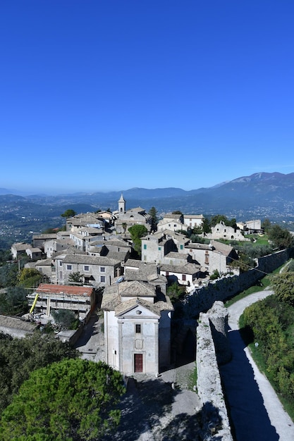 Photo vue panoramique de civitavecchia di arpino, un village médiéval près de rome en italie