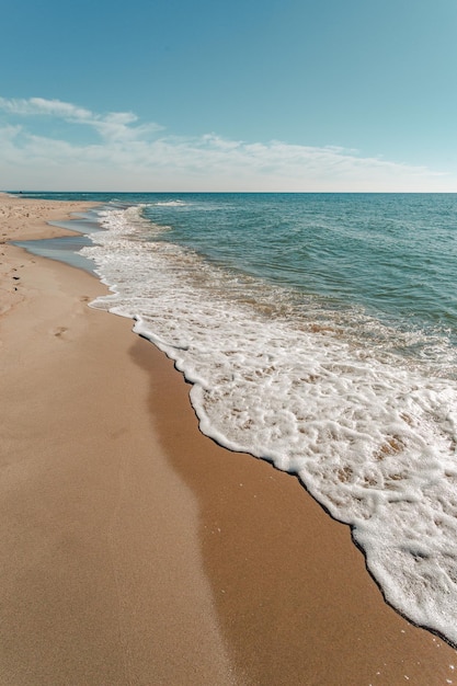 Vue panoramique sur la côte de la mer