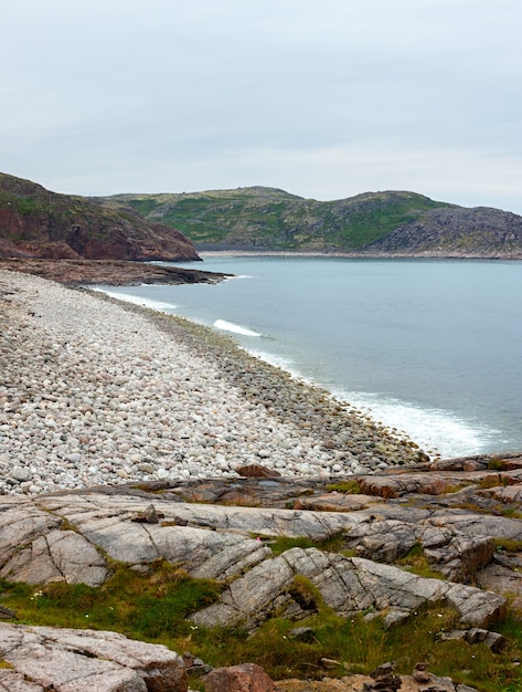 Vue panoramique sur la côte rocheuse de la mer de Barents. Péninsule de Kola, Arctique. Russie.