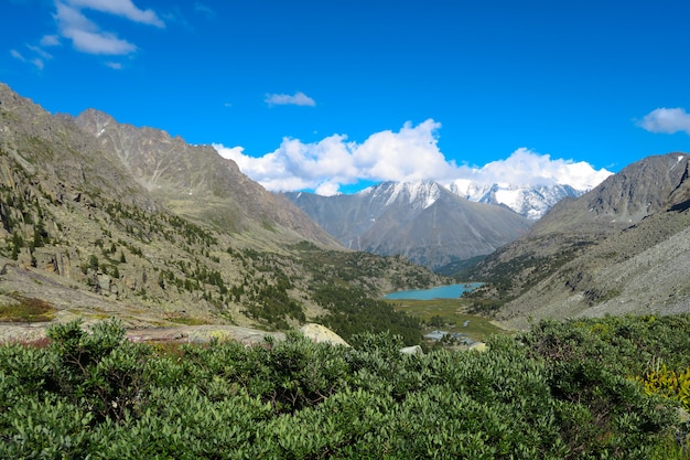 Vue panoramique de la crête de la montagne. Montagnes de l&#39;Altaï, Russie