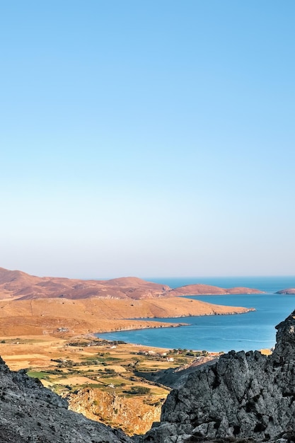 Vue panoramique depuis l'église Panagia Kakaviotissa sur l'île de Lemnos ou Limnos Grèce sentiers de randonnée de la mer Égée