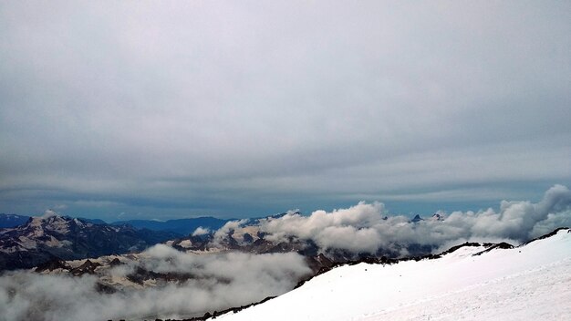 vue panoramique depuis le mont Elbrouz