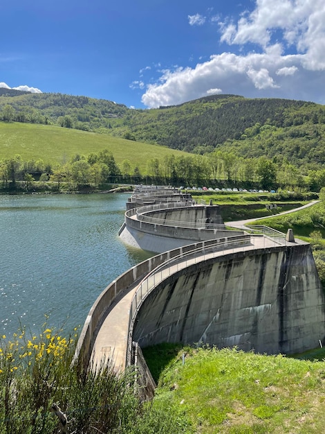 Photo vue panoramique du barrage contre le ciel