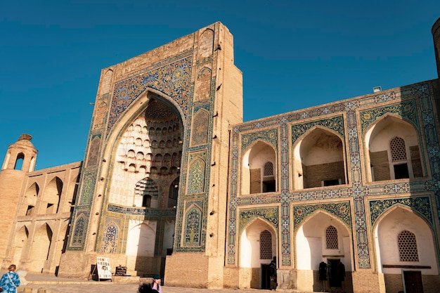 une vue panoramique du bâtiment historique en ouzbékistan