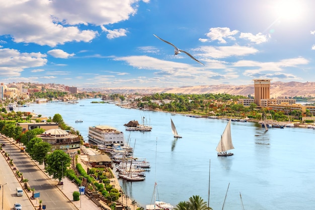 Vue panoramique du centre-ville d'Assouan sur le Nil Egypte