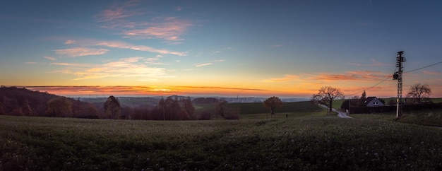 Photo vue panoramique du champ contre le ciel au coucher du soleil
