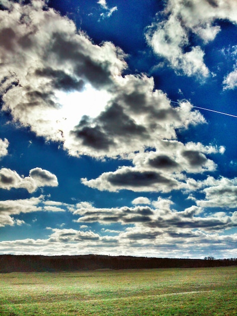 Photo vue panoramique du champ contre un ciel nuageux