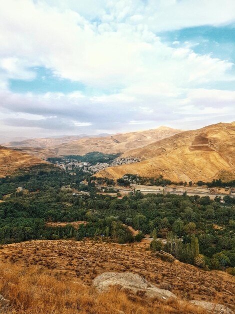 Vue panoramique du champ contre le ciel