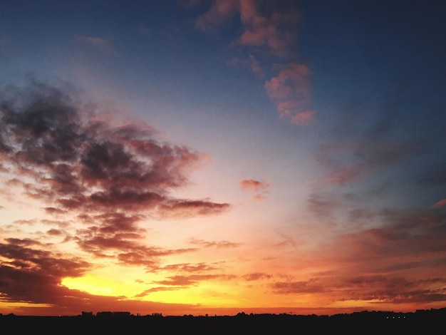 Photo vue panoramique du ciel au coucher du soleil