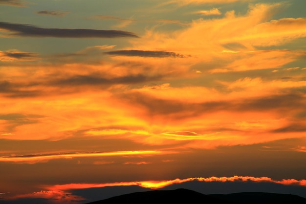 Vue panoramique du ciel spectaculaire au coucher du soleil