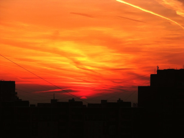 Vue panoramique du ciel spectaculaire au coucher du soleil