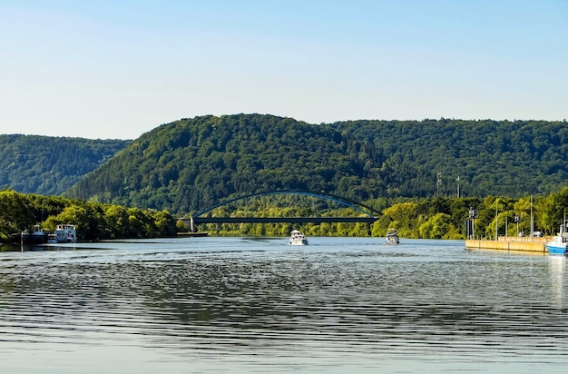 Photo vue panoramique du lac sur un ciel dégagé