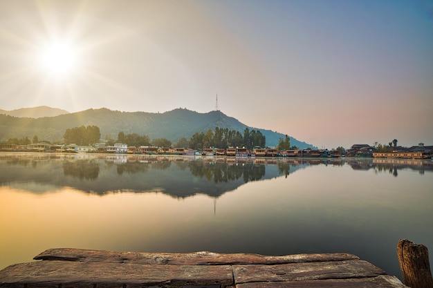 Photo vue panoramique du lac contre le ciel au coucher du soleil