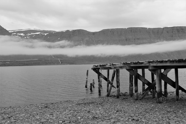 Photo vue panoramique du lac contre le ciel en hiver