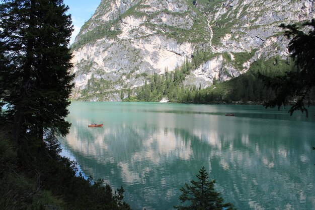 Vue panoramique du lac contre le ciel