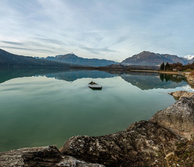 Photo vue panoramique du lac contre le ciel