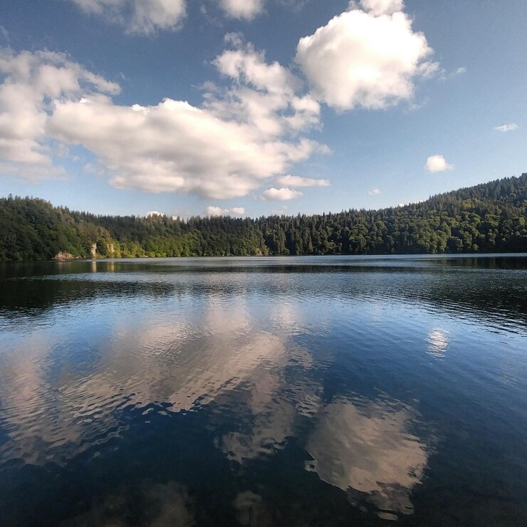 Photo vue panoramique du lac contre le ciel