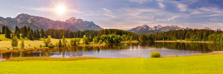 Photo vue panoramique du lac et des montagnes contre le ciel