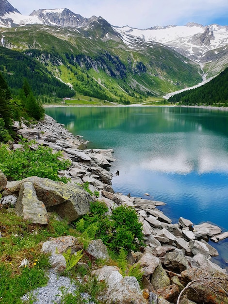 Photo vue panoramique du lac et des montagnes