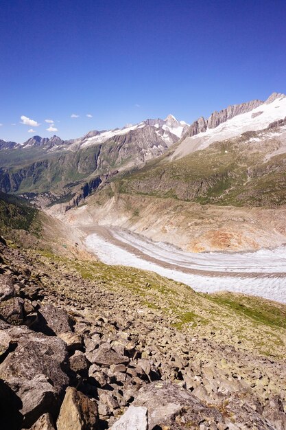 Vue panoramique du paysage sur un ciel bleu clair