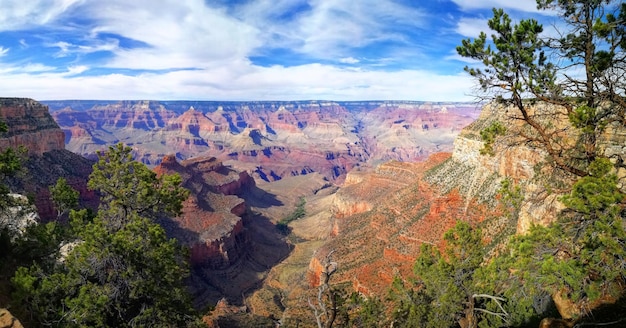 Vue panoramique du paysage sur un ciel nuageux