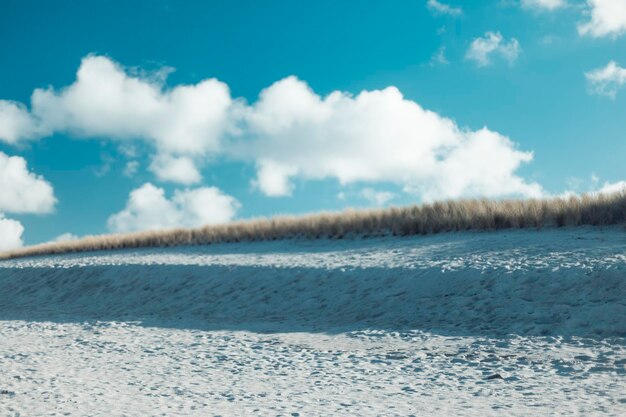 Vue panoramique du paysage contre le ciel en hiver