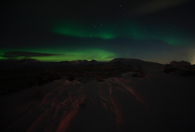 Vue panoramique du paysage contre le ciel la nuit