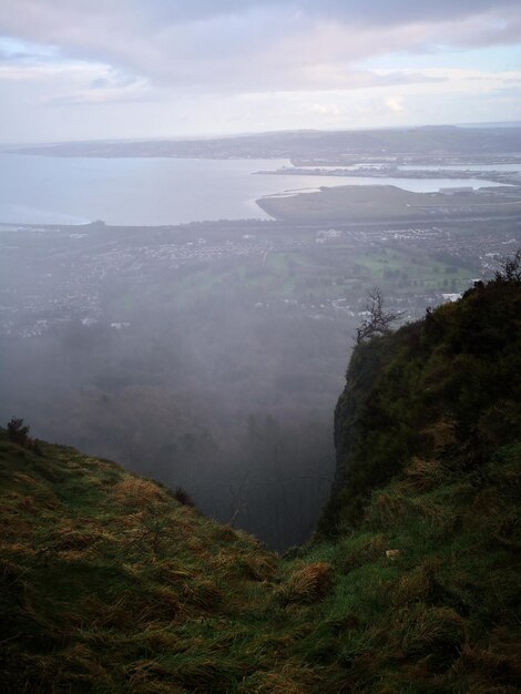 Vue panoramique du paysage contre le ciel