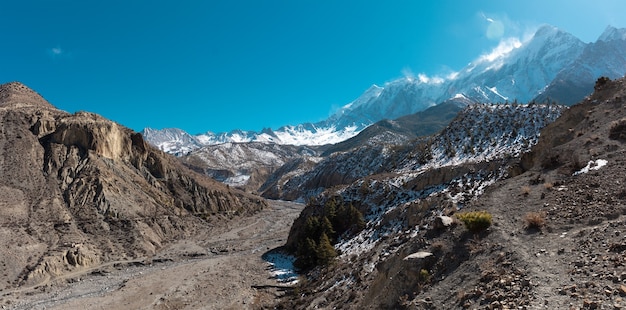 Vue panoramique du paysage de la grande région enneigée de l'Himalaya au Népal Everest