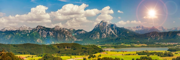 Vue panoramique du paysage et des montagnes contre le ciel