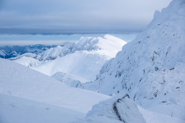 Vue panoramique du paysage des tatras d'hiver enneigées