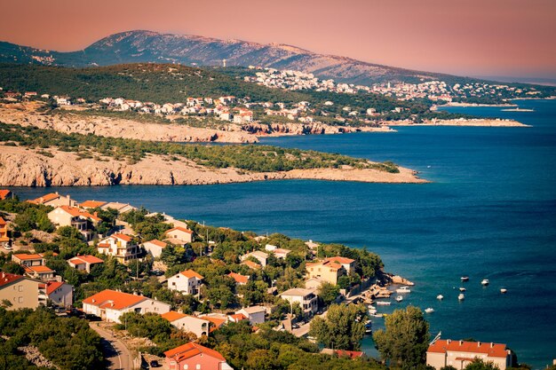 Vue panoramique du paysage urbain par la mer