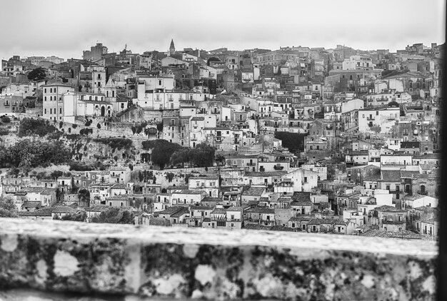 Vue panoramique du pittoresque quartier inférieur d'Ibla de Ragusa Italie