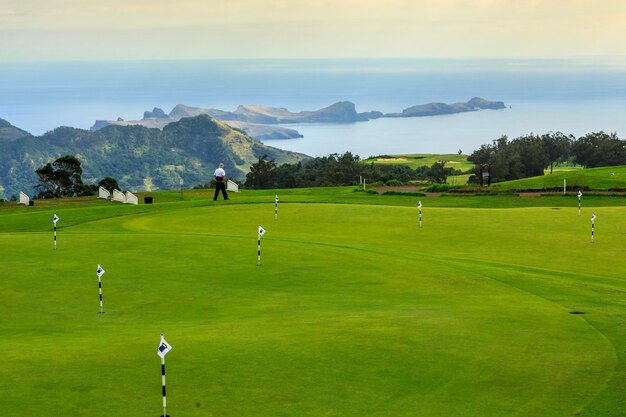 Photo vue panoramique du terrain de golf contre le ciel