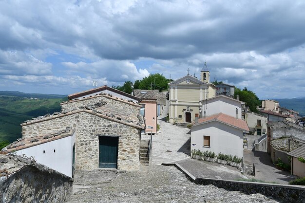 Vue panoramique du village de Cairano en Campanie Italie