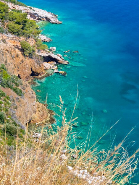 Photo vue panoramique sur le golfe saronique et la péninsule du péloponnèse en grèce