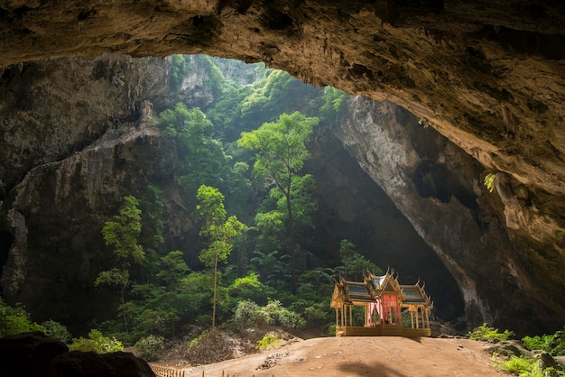 Photo vue panoramique de la grotte