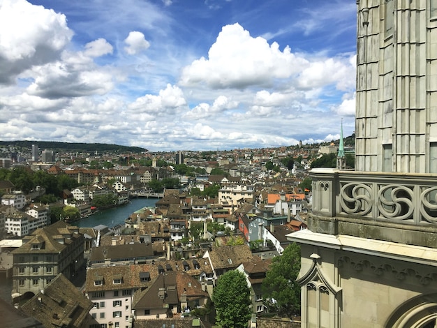 Vue panoramique d'en haut jusqu'à Zurich. Suisse