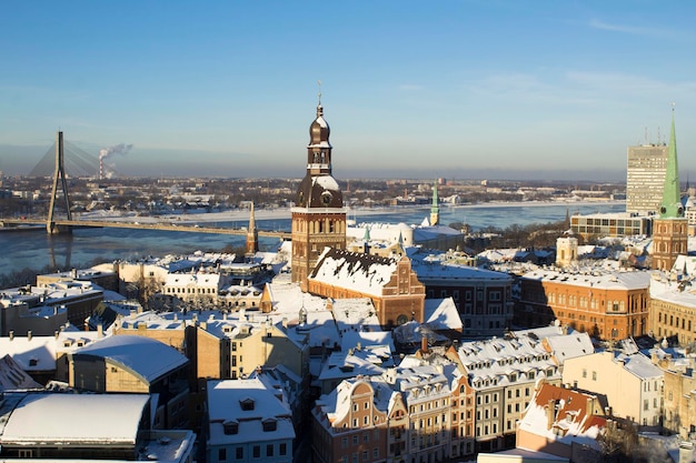 Vue panoramique d'en haut à Riga un jour d'hiver. Lettonie. Les États baltes.