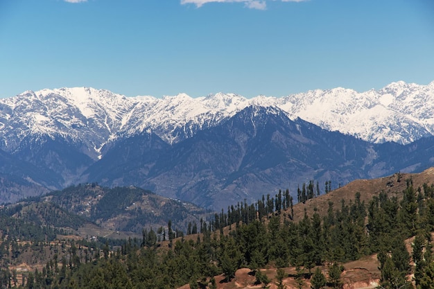 La vue panoramique sur l'Himalaya à Malam Jabba près de la montagne Hindu Kush au Pakistan