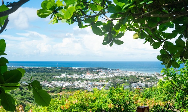 Vue panoramique de l'île de Phu Quy Binh Thuan au Vietnam depuis le haut