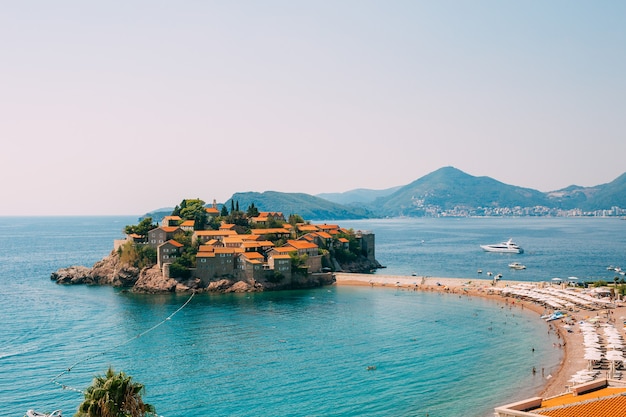 Vue panoramique de l'île de Sveti Stefan