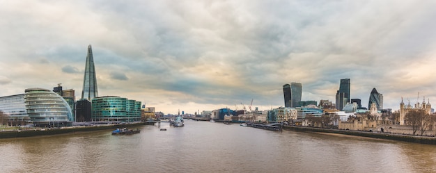 Vue panoramique de Londres depuis le Tower Bridge